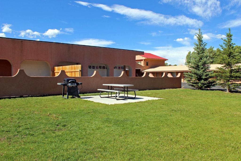 Rodeway Inn Gunnison Exterior photo